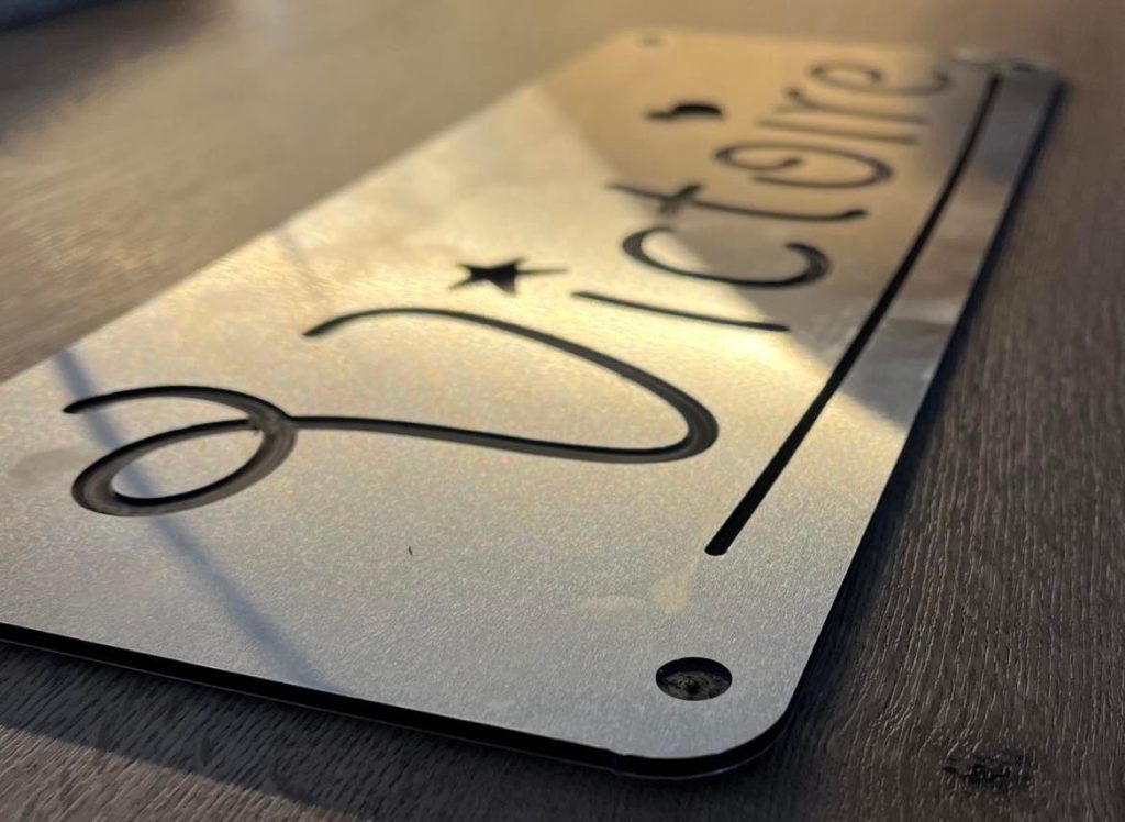 Personnalisation et découpe alu/dibond